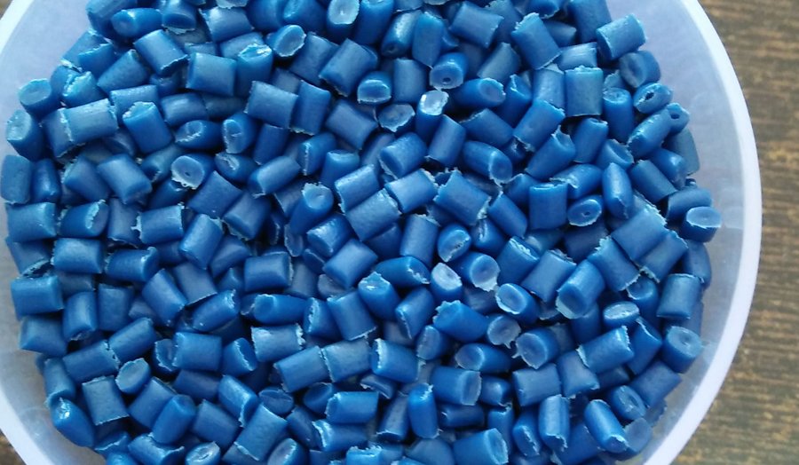 reprocessed plastic granules
