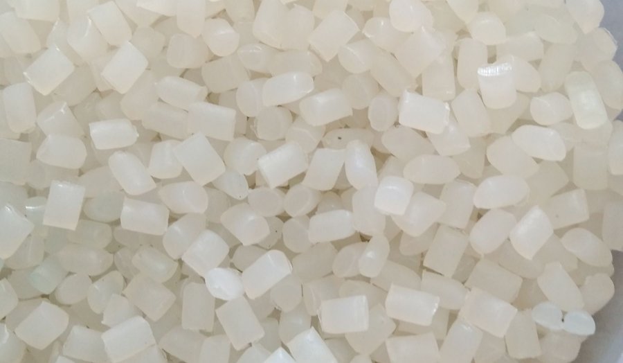 reprocessed plastic granules